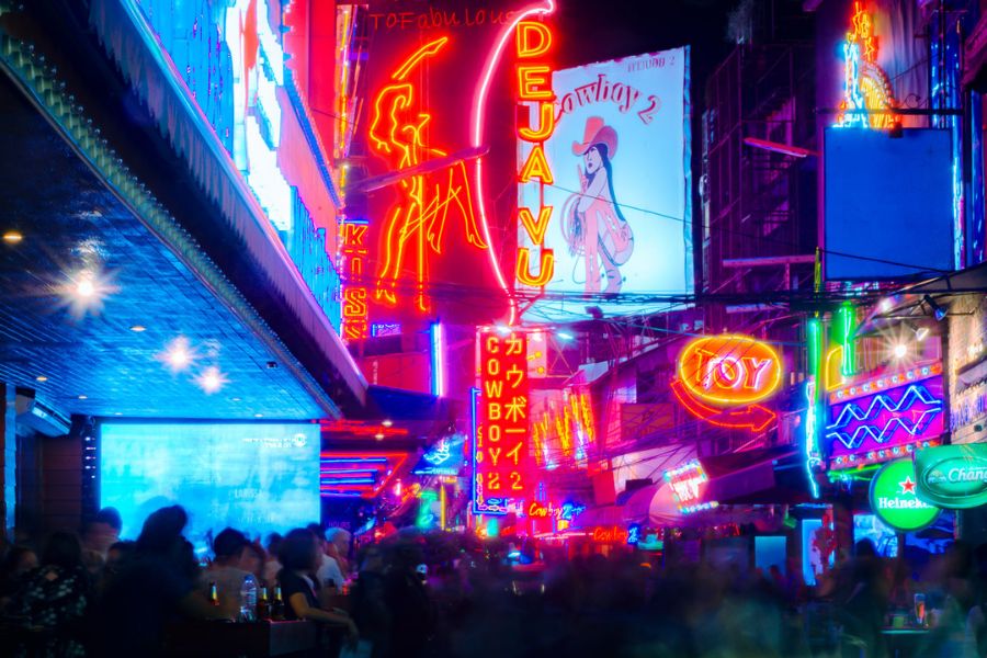 バンコクの「新宿」、アソークとはどんな街?