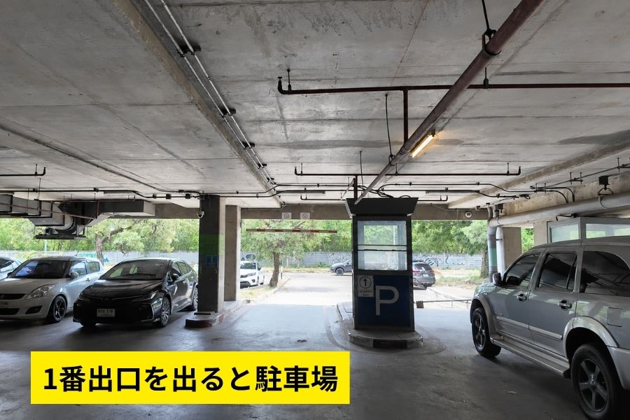 駅前には広大な空き地が広がる