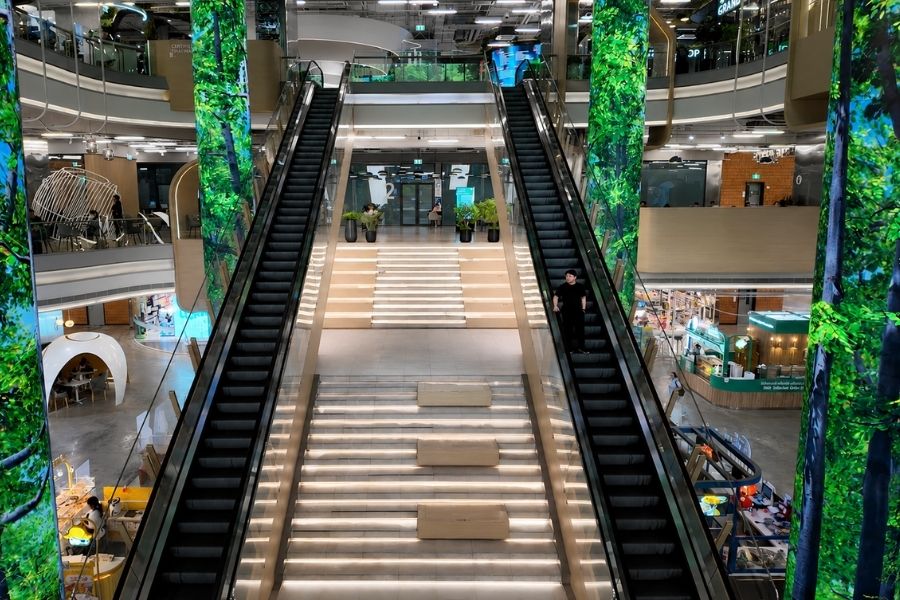 ウエスト棟の無料ワークスペース