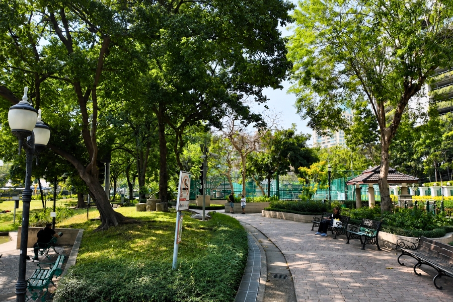 食後はベンジャシリ公園へ